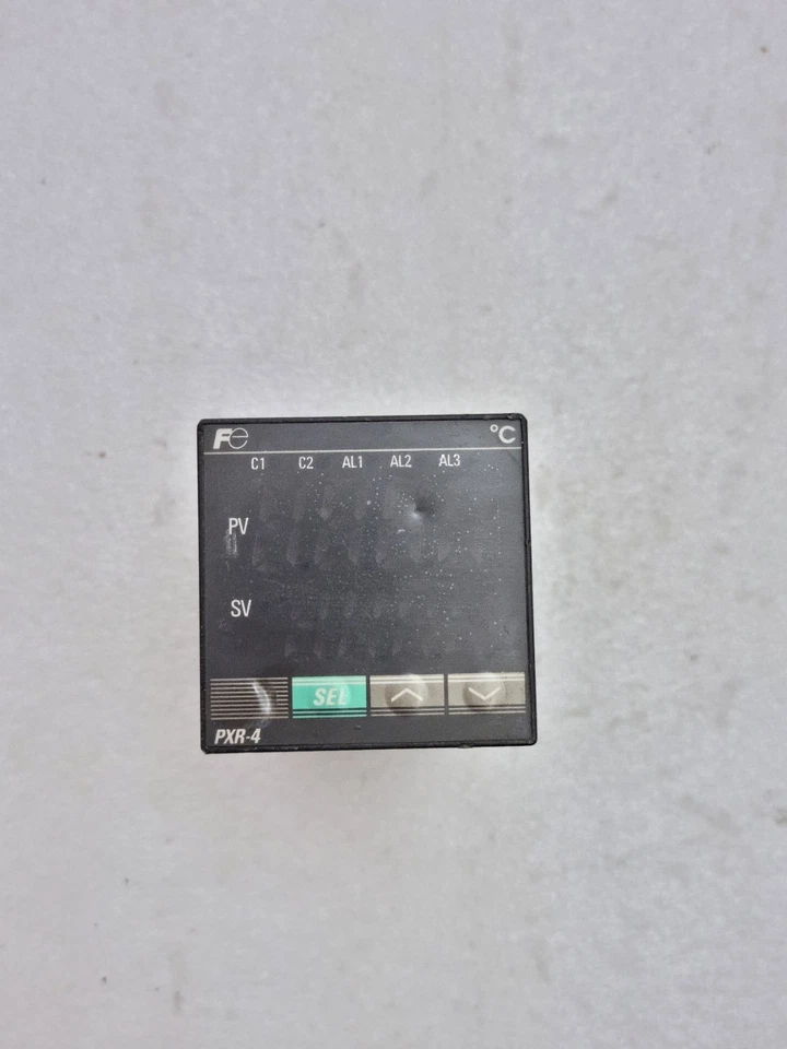 Fuji Electric PXR4TAY1-1V070 Temperature Controller 100-240Vac 50/60Hz 12VA